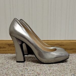 Karl Lagerfeld Clari Shiny Silver  Platform Heels, Sz 7.5. Office Business Indie
